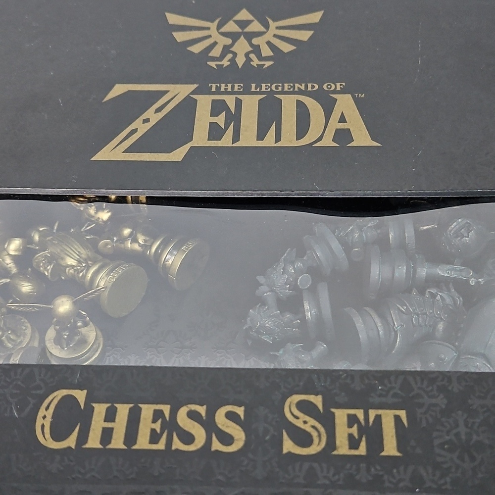 Legend Of Zelda Gold Edition Chess Set Nintendo 2016 - Picture 7 of 8